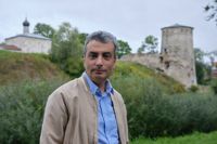 Lev Sjlosberg vill inte upprepa ryska emigranters misstag. De tror att det går att påverka Ryssland från utanför landets gränser.