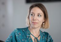 April Spivack är uppvuxen i Florida, men flyttade till Finland sommaren 2021. – Jag kände mig inte hemma i USA. Det är inte längre samma land som jag växte upp i, säger hon.