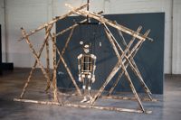 Dockteaterkonstnären Aapo Repo deltog i den populära utställningshelheten Fiskars Village Art & Design Biennale.