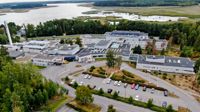 Det ska sparas inom Borgå sjukhus, men också inom välfärdsområdets verksamhet. Det är många tiotals miljoner euro som saknas.