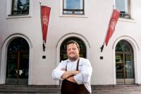 Michael Björklund älskar Svenska Teatern och trivdes med att driva restaurang i det anrika huset. – Det är Helsingfors finaste hus! säger han. Arkivbild.