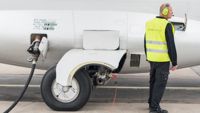 Att flyga med privata flygplan är inte precis det miljövänligaste sättet att resa.