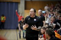 BK-46:s och chefstränaren Andreas Rönnberg firade FM-guld i våras. Nu börjar jakten på ett andra raka guld.
