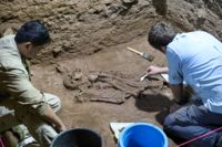 Skelettet hittades i en grotta på ön Borneo.