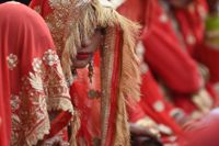 Pandemin slungade in miljontals familjer i fattigdom. När de utsatta tvingas sälja bort sina döttrar, som här i Indien, förlorar flickorna chansen att bestämma över sin kropp och sitt liv. Det driver utvecklingen åt fel håll. Finlands utvecklingspolitik fokuserar på utbildning och jämställdhet, för flickornas skull, men också för att gynnsam utveckling globalt ligger i Finlands utrikes- och säkerhetspolitiska intressen.