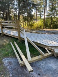 Tidigare i höst förstördes räcket till det nya promenadstråket till Lilludden i Ingå.