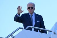 USA:s president Joe Biden stiger på Air Force One den 14 september 2022. Genbild.