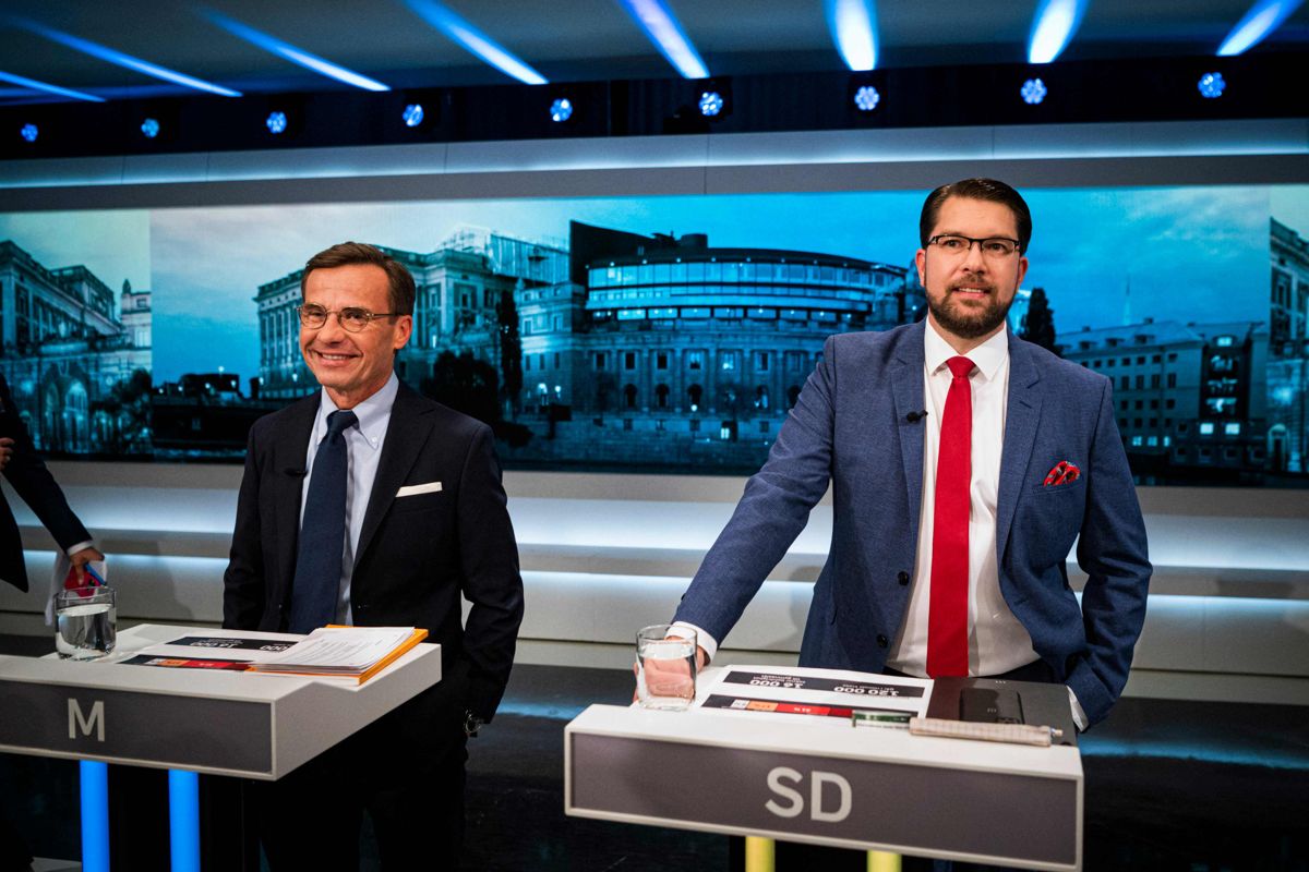 Moderatledaren Ulf Kristersson ska nu upp till bevis: lyckas han bilda en regering och i så fall en hurdan regering? Vilken roll får Jimmie Åkessons Sverigedemokrater?