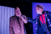 Kjell Westös Tritonus erövrar Nationalteaterns tiljor. På bilden Thomas Brander (Janne Reinikainen) och Reidar Lindell (Timo Tuominen)