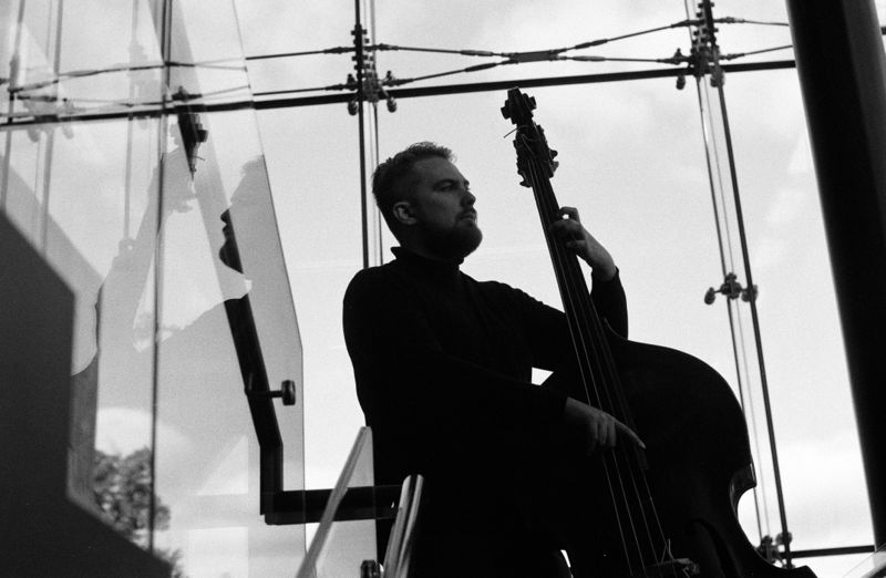 Jonathan Bäckström har inspirerats av namn som Pink Floyd, King Crimson och Ornette Coleman.
