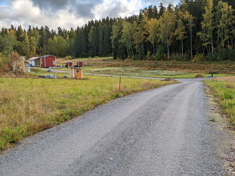 Staden har byggt vägar och parkering på området.