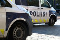 Två personer är häktade misstänkta för mordförsök och sammanlagt nio personer misstänkta för brott i samband med skottlossning i Vanda i augusti i fjol.