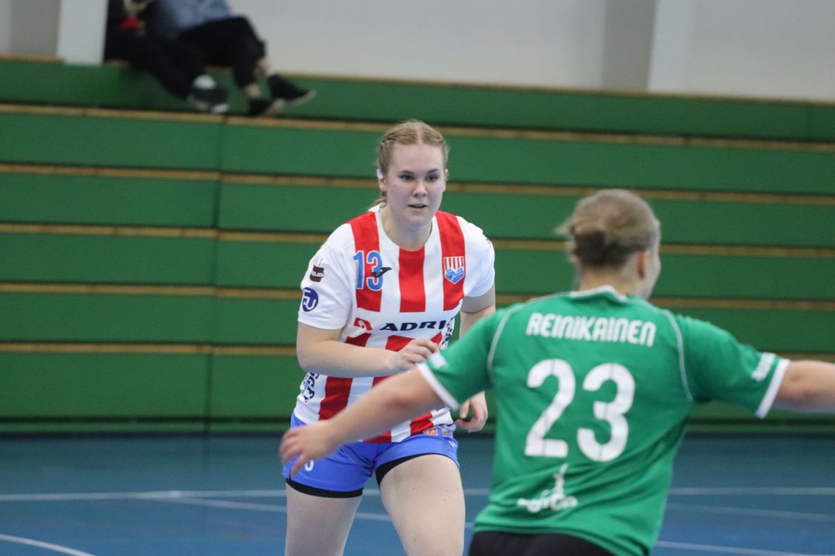 Erica Gustafsson och BK-46 spelar säsongens första ligamatch i morgon.