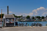 Vy från Martha's Vineyard. I bakgrunden staden Edgartown fotograferad från ön Chappaquiddick.