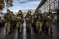 Försvarsutbildningsföreningen MPK:s svenskspråkiga grundkurs i lokalförsvar drog i höstas fullt hus från Åland. Nio av deltagarna, till exempel ordföranden för Ålands Reservister, Jonas Back, (i första ledet till höger) har sedan dess blivit licensierade MPK-utbildare och ska det här veckoslutet undervisa andra ålänningar som vill förkovra sina militära erfarenheter på frivillig basis. Kursen ordnas igen i Säkylä.