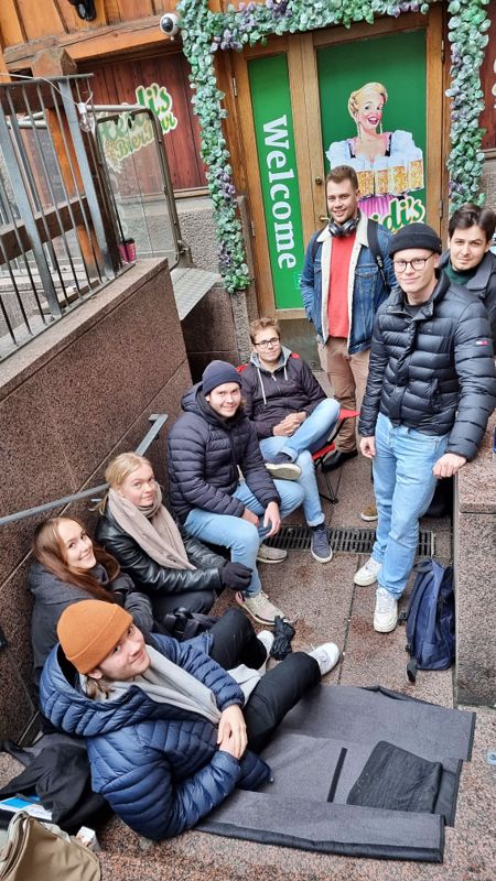 Juhi Talsta, Elena Ylämäki, Katariina Hämäläinen, Titus Helin, Niilo Virri, Paavo Kari, Matti Nurkkala och Lassi Sormunen ser framemot att åka skidor.
