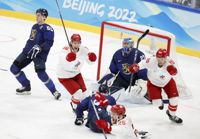 De ryska ishockeyspelarna jublar i OS-finalen i ishockey mot Finland några dagar innan Ryssland inledde sitt anfallskrig i Ukraina. Nu gläntar NHL på dörren för en rysk medverkan i World Cup 2024.