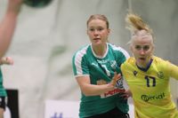 Storstjärnan och regerande skyttedrottningen Johanna Hilli (t.v.) gjorde hela nio mål när Grankulla IFK besegrade Kyrkslätts IF på lördagskvällen. Arkivbild.