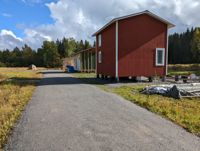 Grannarnas invändningar till trots växer det nya koloniträdgården fram i Veckjärvi.