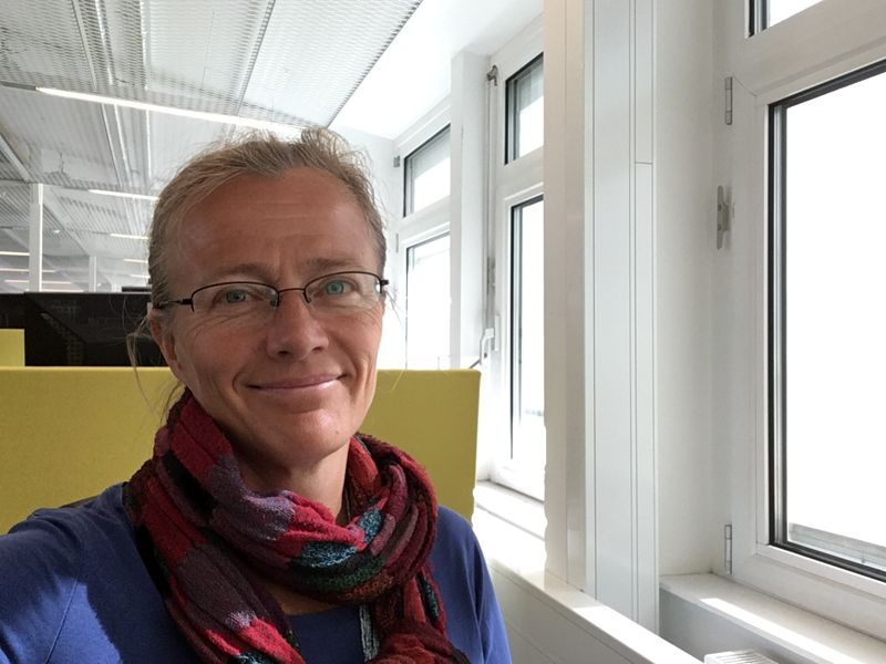 Nicolina Zilliacus-Korsström har varit kunskapsredaktionens producent sedan 2017. Hon basar över Svenska Yles redaktioner för Kunskap, Natur och Vetenskap.