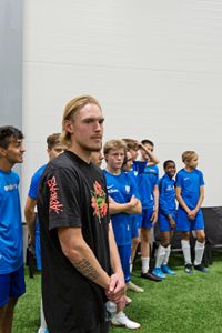 Fredrik Jensen var på besök i bollhallen för några år sedan, där juniorerna fick testa ny utrustning.