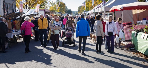 Tom Rönnblad uppskattar att besökarantalet på årets höstmarknad i Ekenäs nådde ganska nära 30 000.