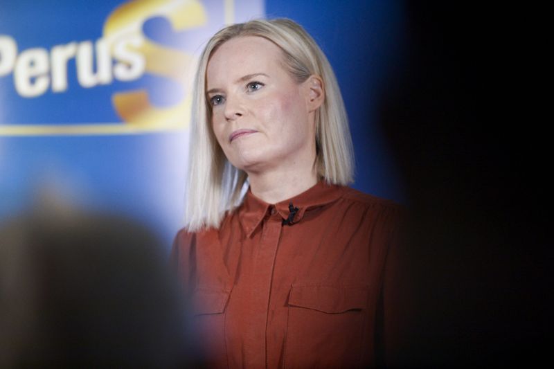 Riikka Purra hade inga problem med att läsa obligatorisk svenska i skolan, och senare pluggade hon frivilligt latin. Sannfinländarnas ordförande menar ändå att svenskan tär på finska elevers motivation och resurser att lära sig främmande språk.