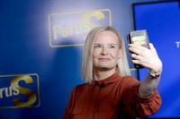 Partiordförande Riikka Purra säger att Sannfinländarna vill slopa den obligatoriska skolsvenskan, men behålla den obligatoriska finskan i svenska skolor. Obligatorisk svenska försvårar för finska barn att lära sig främmande språk, hävdar Sannfinländarna.