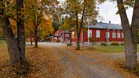 Föräldraföreningen för den finska Epoon koulu har lämnat in en begäran om omprövning.