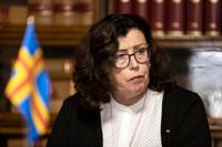 Lantrådet Veronica Thörnroos som leder den åländska landskapsregeringen, säger att det offentliga Åland inte har synpunkter på att ålänningar går frivilliga soldatkurser där de lär sig militära färdigheter.