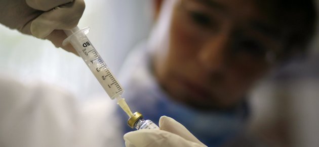 Finland hör till de länder som under svininfluensapandemin för över tio år sedan använde vaccinet Pandemrix. Efter det konstaterades fler fall av narkolepsi hos barn och unga. Sju av dem har nu gått till rätten med sina krav på att få ersättning för läkemedelsskada.