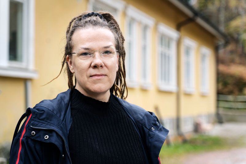 Krista Petäjäjärvi är kommunfullmäktigeledamot för De Gröna. Hon säger att svenskan öppnar för förståelse för andra kulturer.