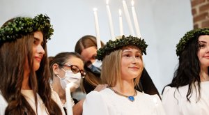 Östnylands luciakvartett 2021 bestod av Tindra Karlsson, Selma Lepistö, Frida-Karin Andersson och Miranda Andersin (ej med på bilden). Vem får bära ljuskronan i år?