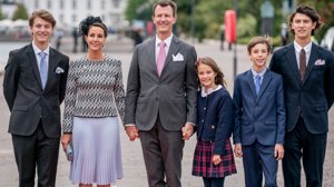 Prinsessan Marie och prins Joachim tillsammans med barnen Felix, Athena, Henrik och Nikolai.