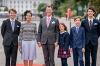 Prinsessan Marie och prins Joachim tillsammans med barnen Felix, Athena, Henrik och Nikolai.