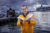 – Vi är låsta vid 3–4 ”fina fiskar” som vi äter. Strömmingen står sig absolut i konkurrensen och är i själva verket en av de bästa, säger Jonas von Wendt som är domare i årets jury som utser de bästa anrättningarna på årets strömmingsmarknad vid Salutorget.