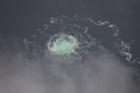 Den lilla gasläckan från Nord Stream 2 i svensk ekonomisk zon i Östersjön. Bild tagen från Kustbevakningens flygplan.