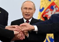 Rysslands president Vladimir Putin har sagt att landet är berett att använda "alla tillgängliga vapen" för att försvara sig. Arkivbild.