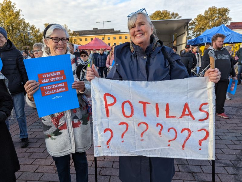 Ann Bjurström och Melita Tulikoura från Borgå är beredda att kämpa för jouren och Borgå sjukhus framtid.