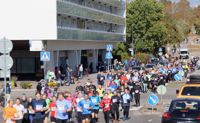 Starten har gått för dem som sprang halvmaraton och 10,6 kilometer i Hangö på lördagen.