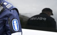 Ett tiotals bärplockare från Thailand kan vara offer i det som polisen och Gränsbevakningen beskriver som en omfattande människohandelsbrottshärva.