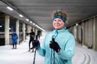 AnnaKarin Djupenström var bland de första på plats när skidhallen i Stensböle öppnade för säsongen. Hon siktar på att tillryggalägga tusen kilometer på skidor den här säsongen.