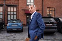 Ryssland borde ha krigat med full kraft från början. Man kunde mycket väl ha kallat det en specialoperation men trots det fört krig på riktigt. Vi borde ha mobiliserat redan i våras, säger den ryska statsvetaren och höken Sergej Markov.