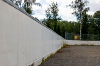 Frågan om den framtida placeringen av hockeyrinken i Ingå fick grannarna att överklaga till domstol. 