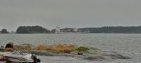 Ett 150 meter långt fraktfartyg fastnade utanför Nordsjö hamn på onsdagseftermiddagen.