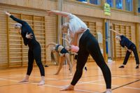 Till fritidsinstruktörens uppgifter hör att koordinera användningen av gymnastiksalar.