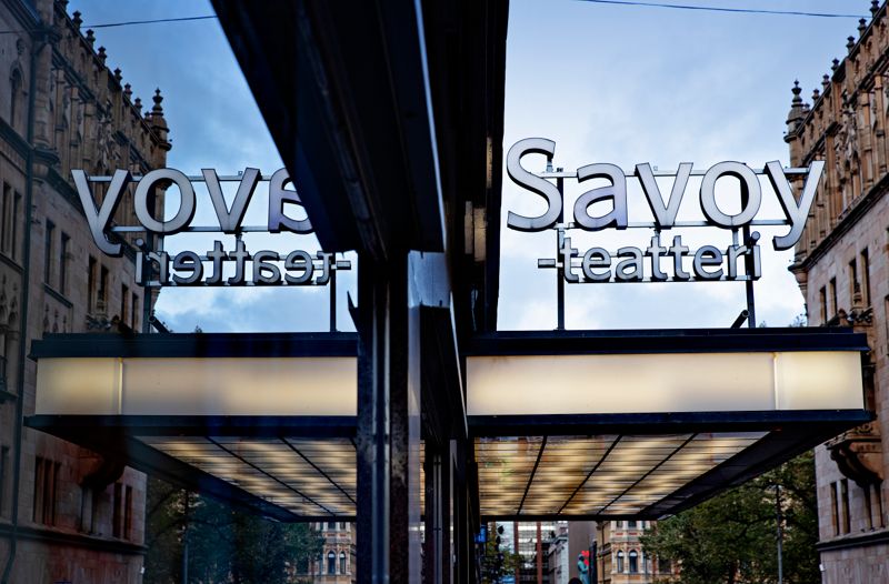 På Savoyteatern har uppträtt balnd andra Nick Lowe, Billy Bragg och Tuomari Nurmio.