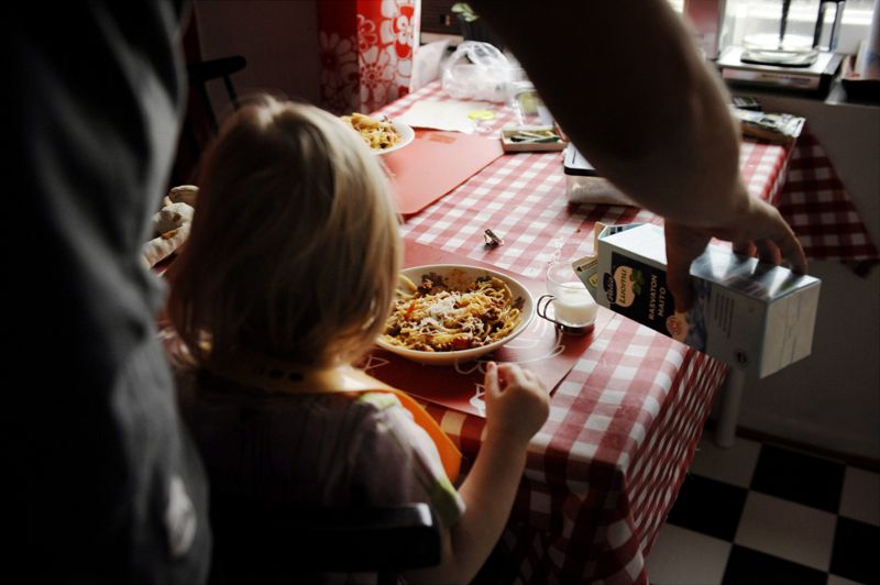 Allt fler finländare vill till vardags laga enkla basrätter som är förmånliga och snabba att tillreda.
