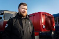 Lauri Helke utbildade sig till busschaufför under studietiden, men lokomotiv har han ännu inte kört. - Det finns kanske möjlighet nu, säger han.