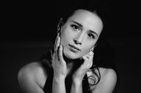 Kontrabasisten Maria Krykov fungerade som solist på torsdagens konsert med Helsingfors stadsorkester.